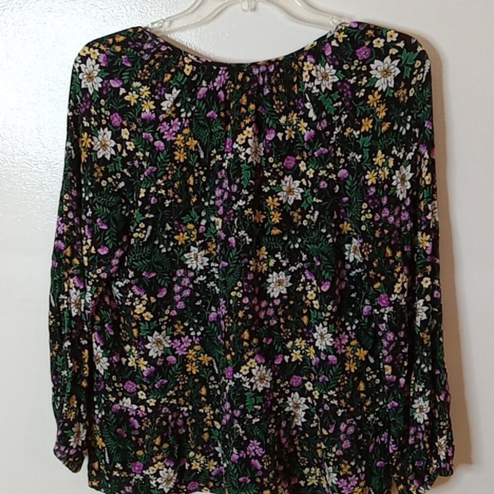 Old Navy women's floral size Medium long sleeve blouse. - Picture 5 of 8